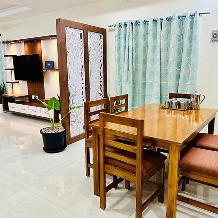 Truelife - 3Bhk Family Suites - Ps4 Pure Veg Restaurant On The Way To Balaji Temple - 2500 Sft Large Signature Apartment - Modular Kitchen - Super Fast Wifi, Smart Tv, 250 Jio Channels - Parking - Easy Access To All Temples - Top Service With Lots Of ティルパティ エクステリア 写真