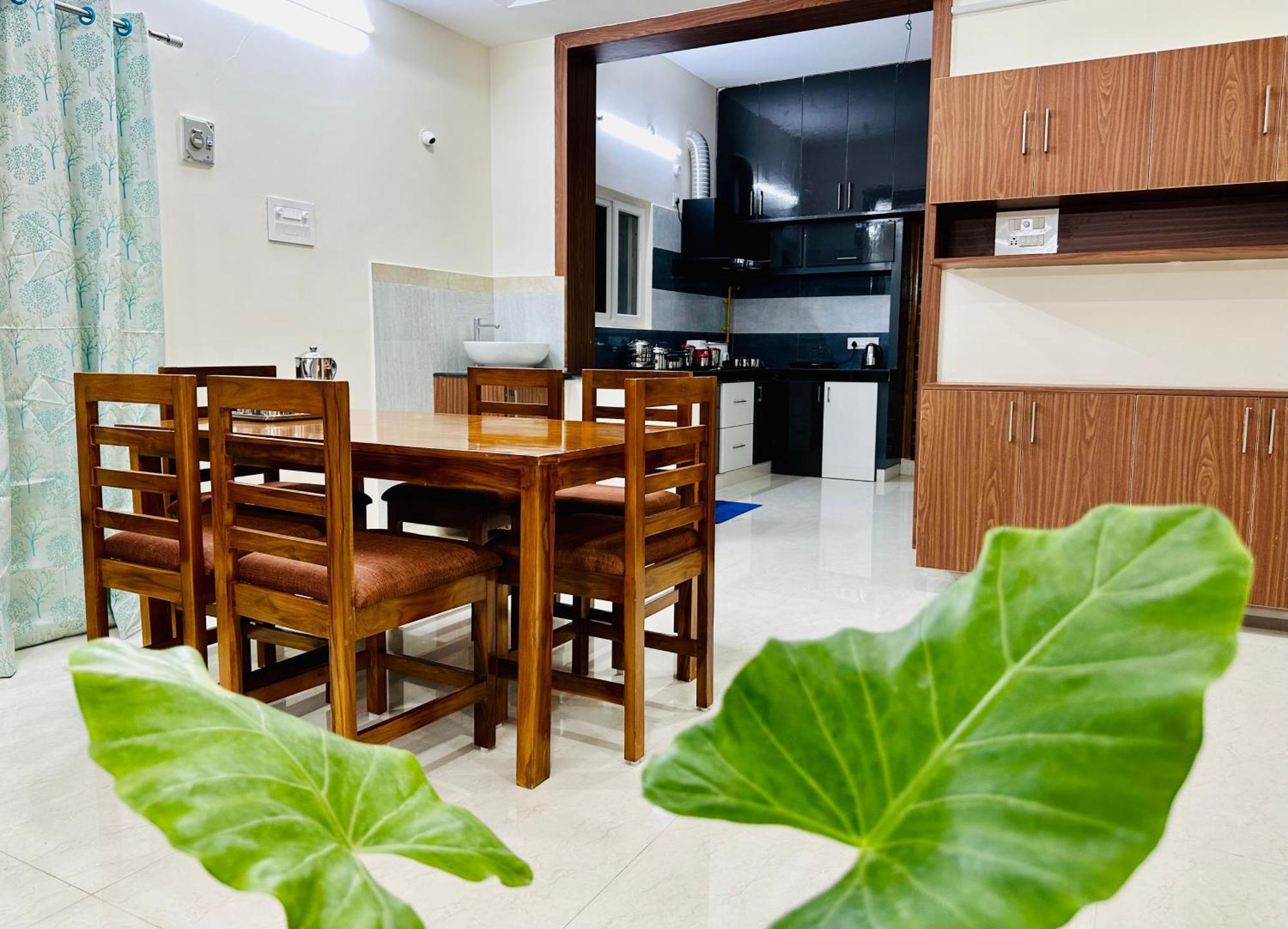 Truelife - 3Bhk Family Suites - Ps4 Pure Veg Restaurant On The Way To Balaji Temple - 2500 Sft Large Signature Apartment - Modular Kitchen - Super Fast Wifi, Smart Tv, 250 Jio Channels - Parking - Easy Access To All Temples - Top Service With Lots Of ティルパティ エクステリア 写真