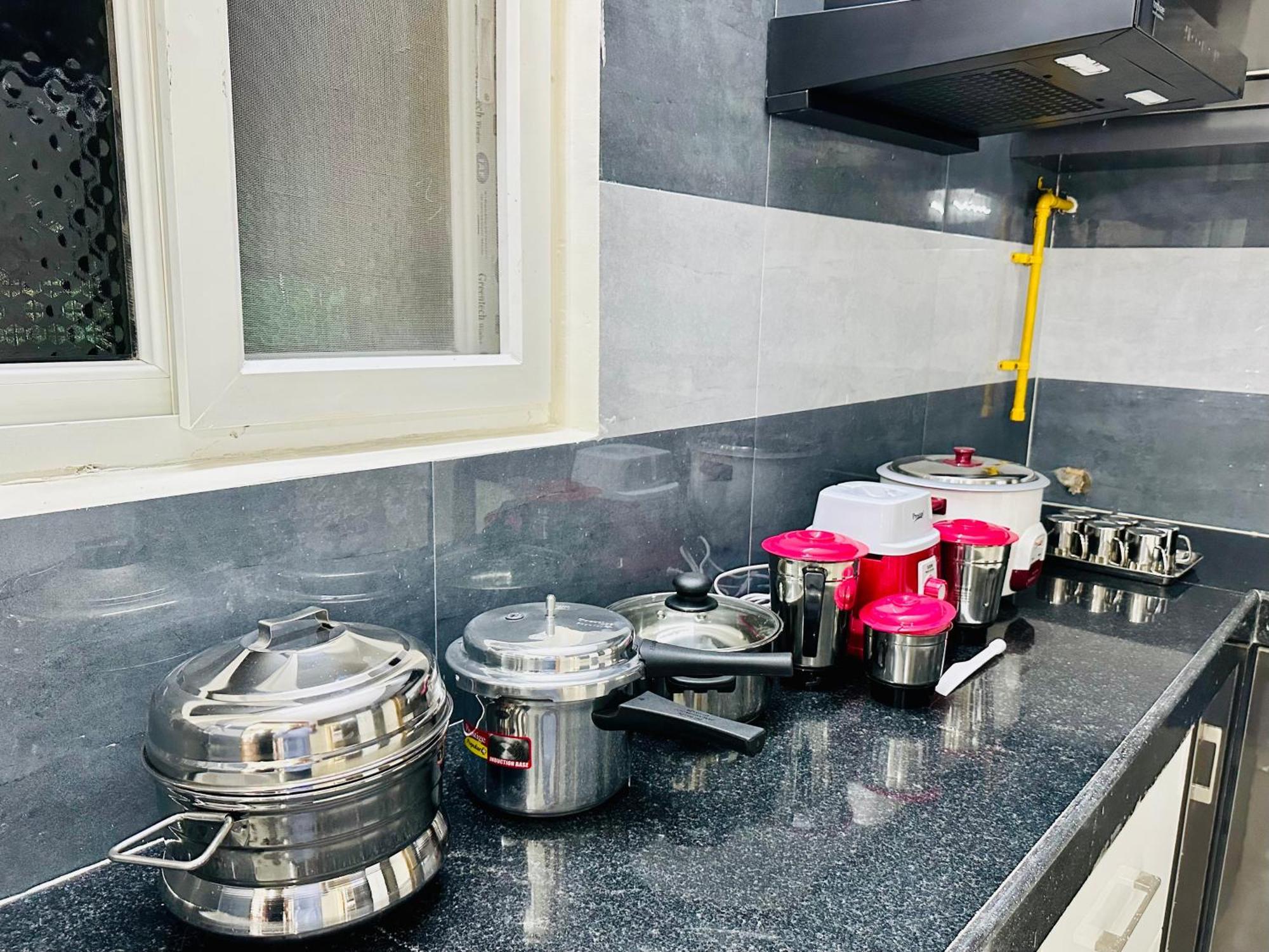 Truelife - 3Bhk Family Suites - Ps4 Pure Veg Restaurant On The Way To Balaji Temple - 2500 Sft Large Signature Apartment - Modular Kitchen - Super Fast Wifi, Smart Tv, 250 Jio Channels - Parking - Easy Access To All Temples - Top Service With Lots Of ティルパティ エクステリア 写真