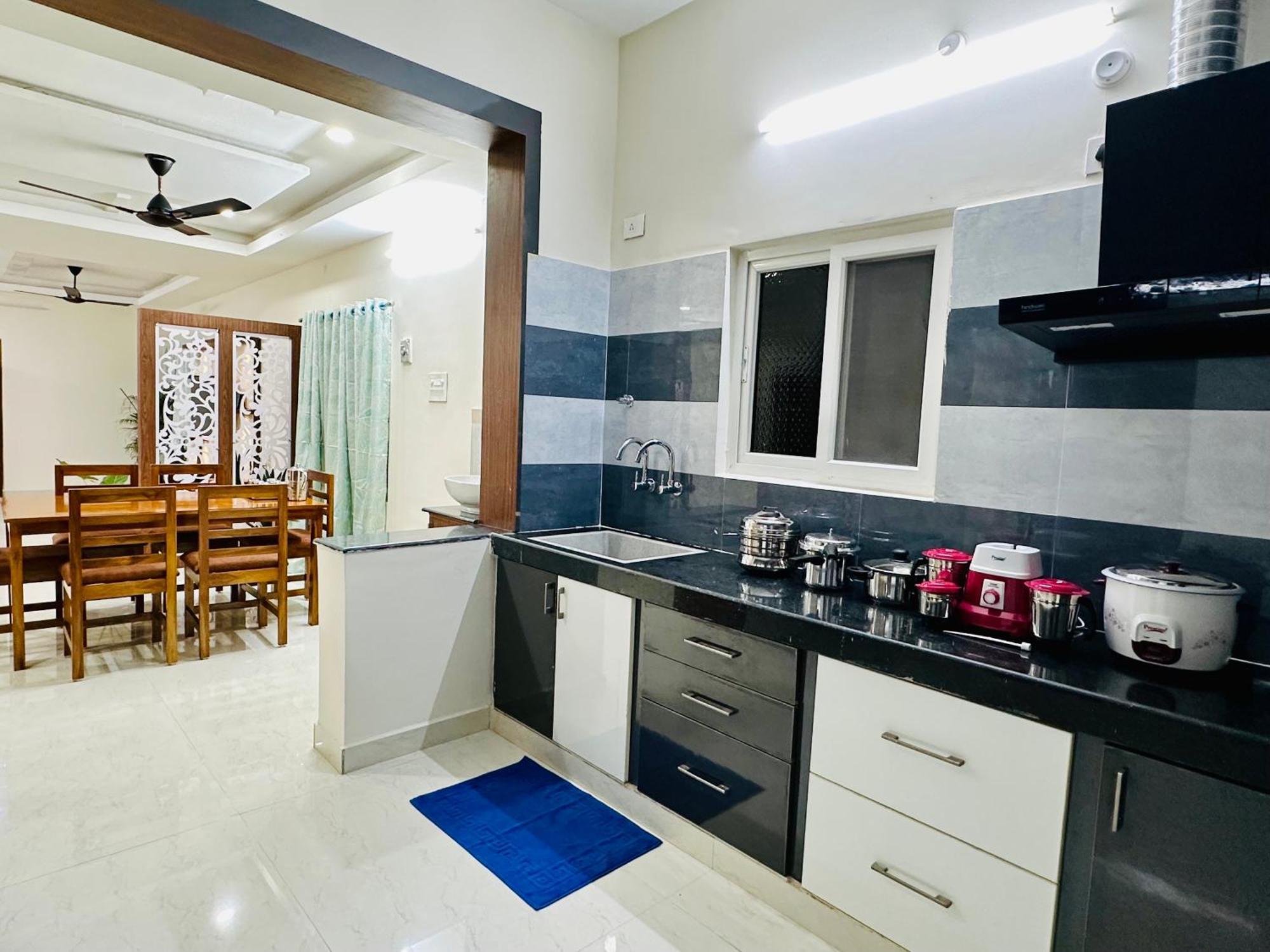 Truelife - 3Bhk Family Suites - Ps4 Pure Veg Restaurant On The Way To Balaji Temple - 2500 Sft Large Signature Apartment - Modular Kitchen - Super Fast Wifi, Smart Tv, 250 Jio Channels - Parking - Easy Access To All Temples - Top Service With Lots Of ティルパティ エクステリア 写真
